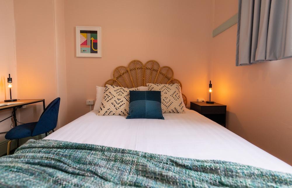 Mantur Metula by Selina