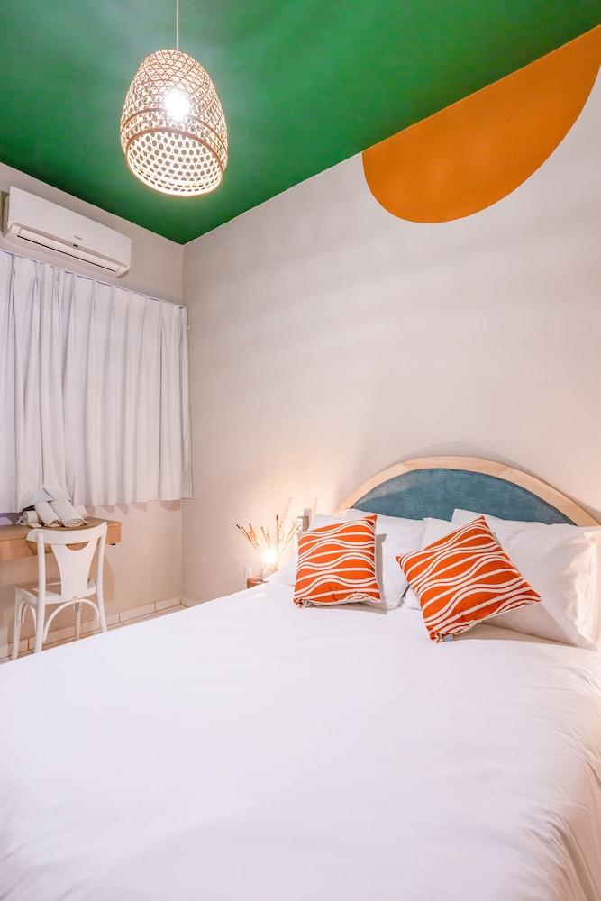 Mantur Metula by Selina