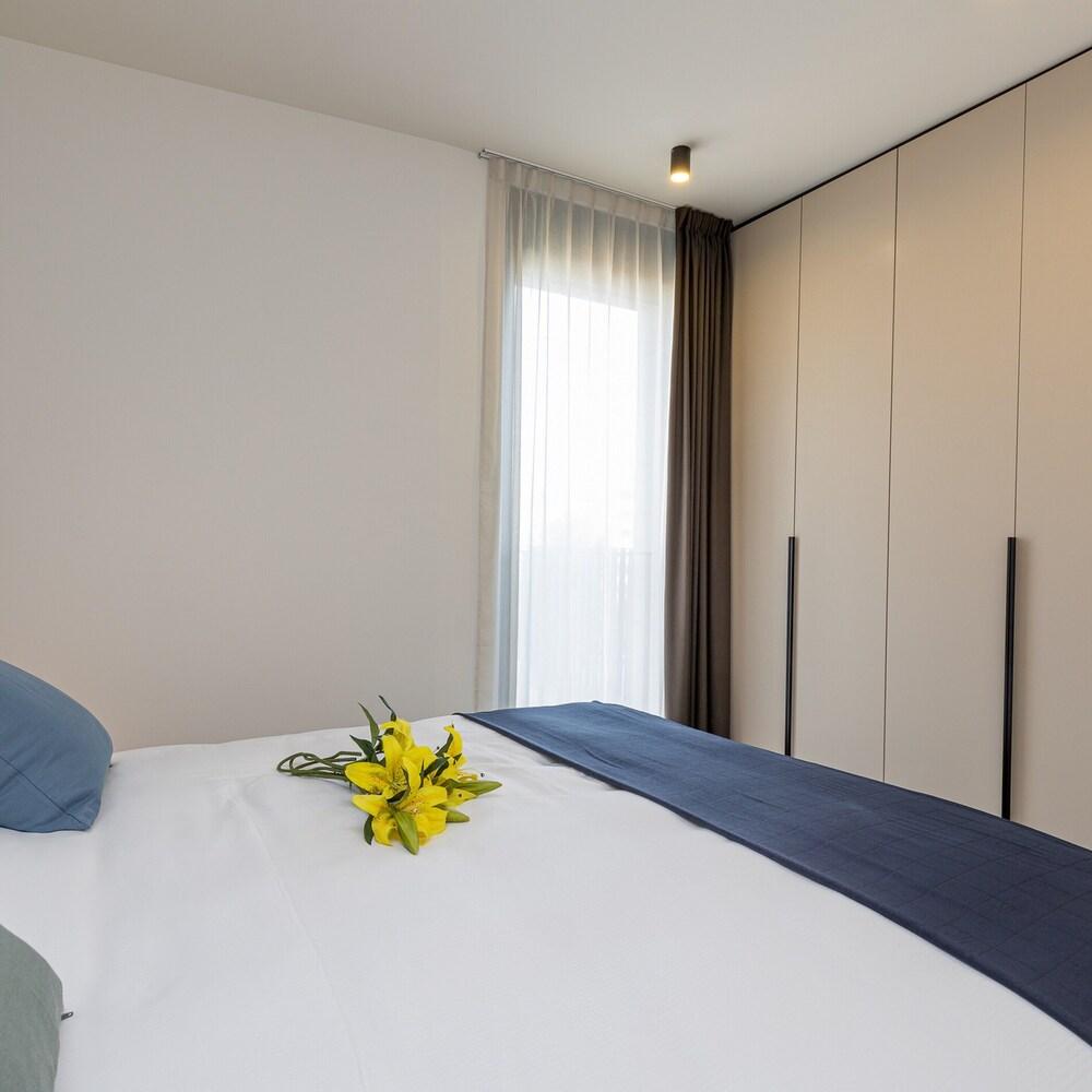 Icon H 406 Suite Business