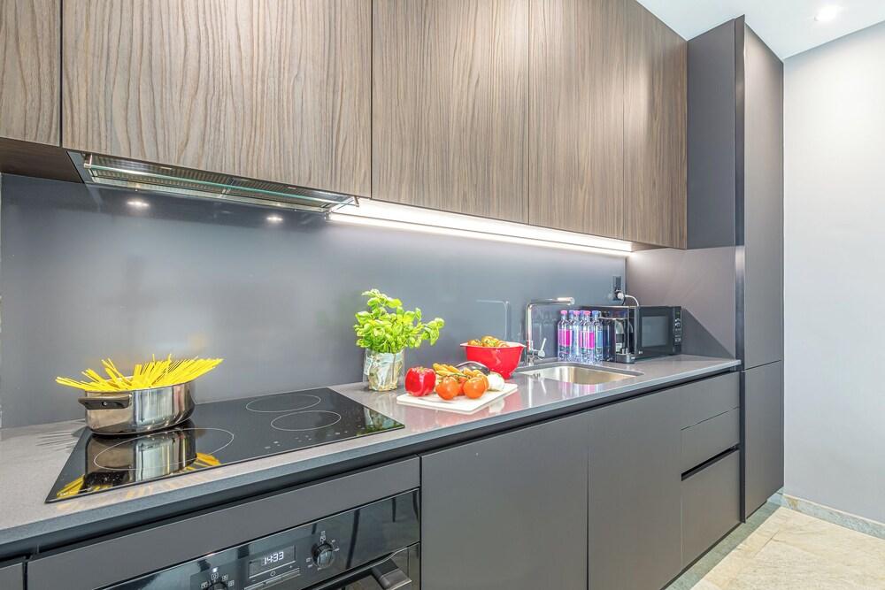 Icon H 502 Suite Business