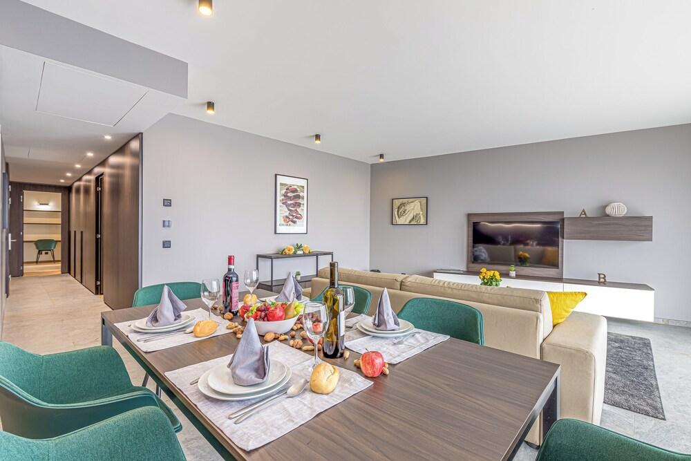 Icon H 502 Suite Business