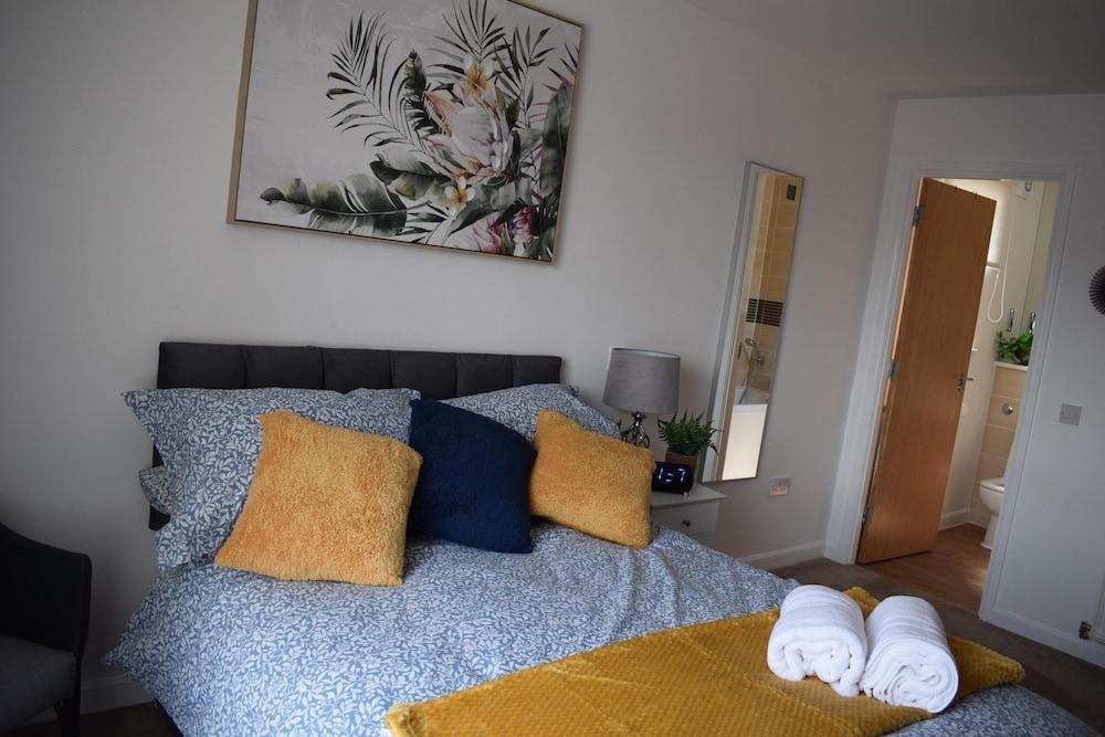 The Paisley Penthouse - Stunning View of the Abbey