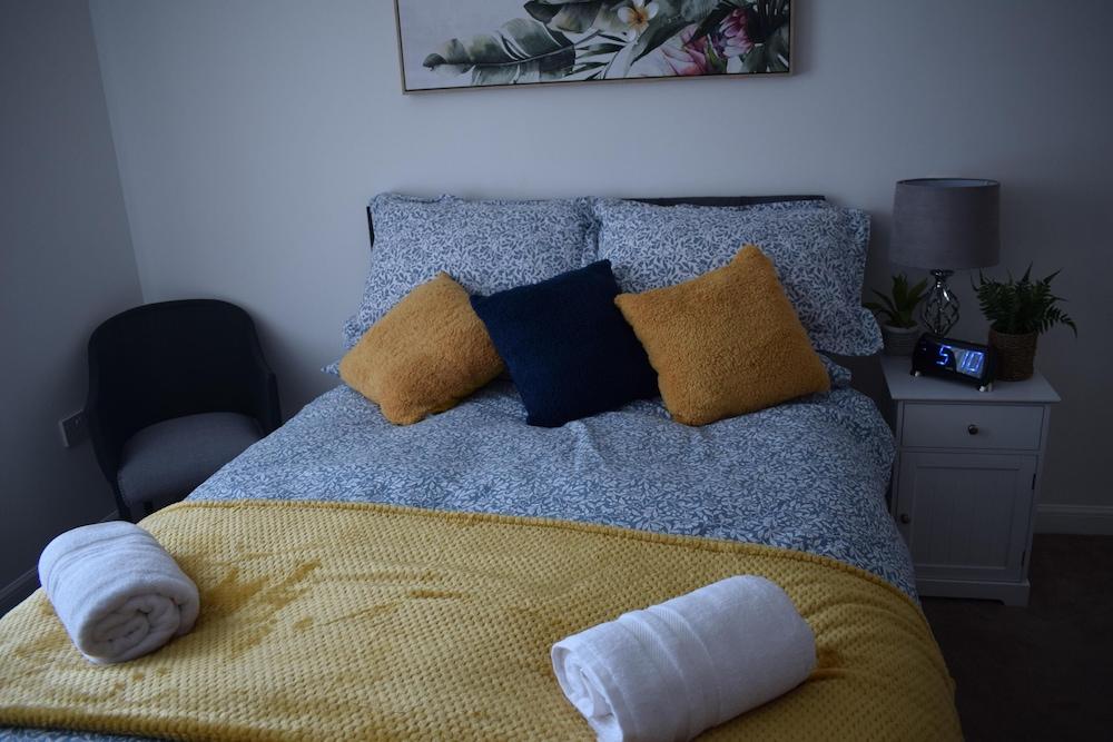 The Paisley Penthouse - Stunning View of the Abbey