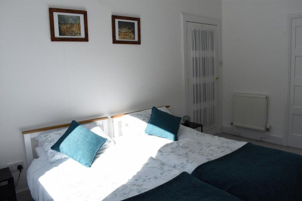 NEW Superb 2BD Flat in Holyrood Edinburgh