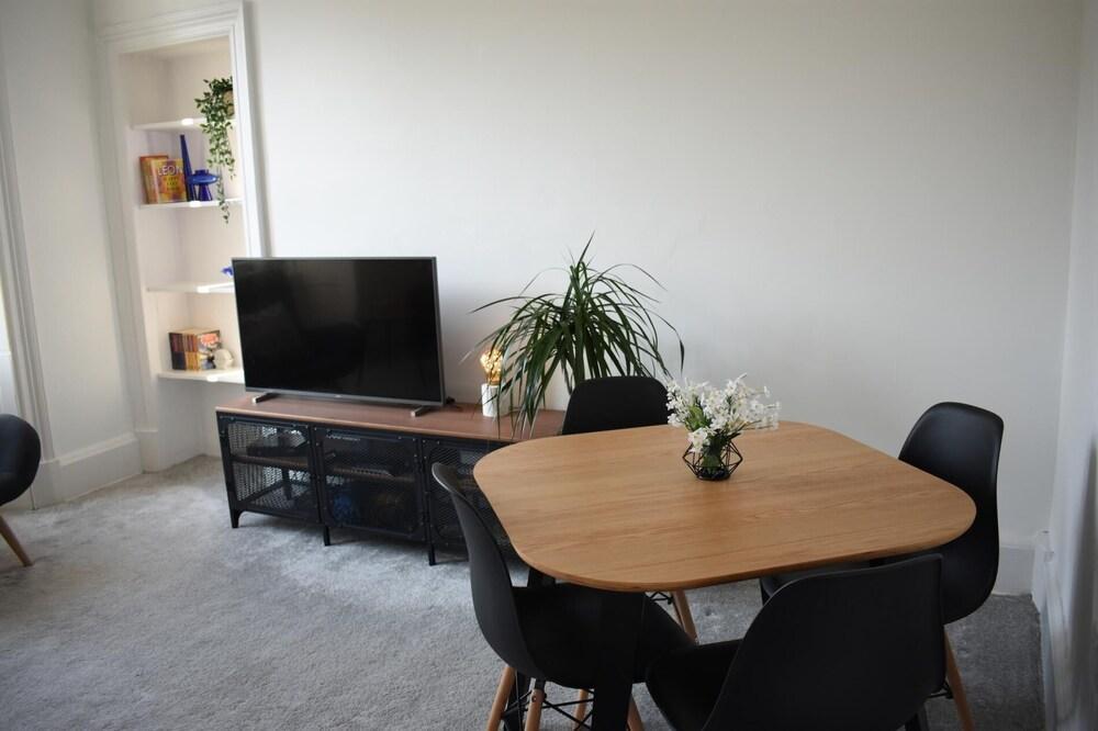 NEW Superb 2BD Flat in Holyrood Edinburgh