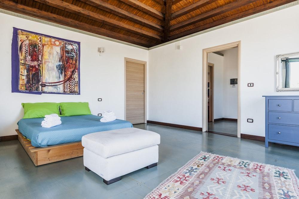 Charming Sea View Villa close to beach