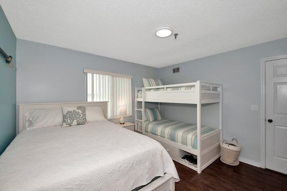 Gulf Watch 112 2 Bedroom Condo by Redawning