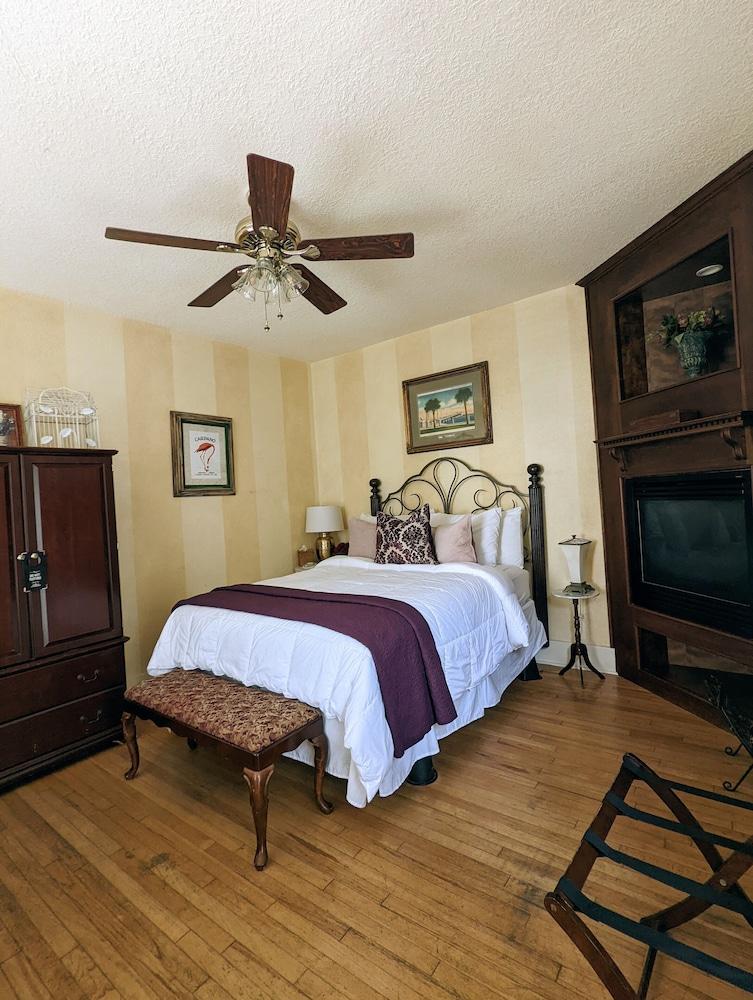 Old Powder House Inn