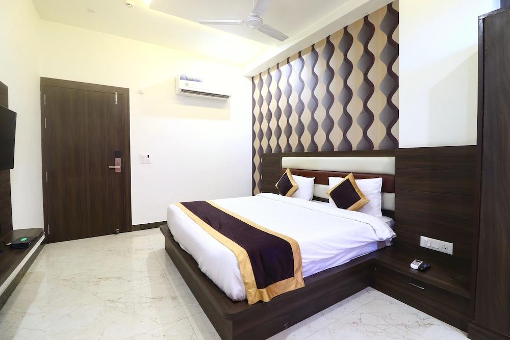 Hotel Taj Venture By Park Tree