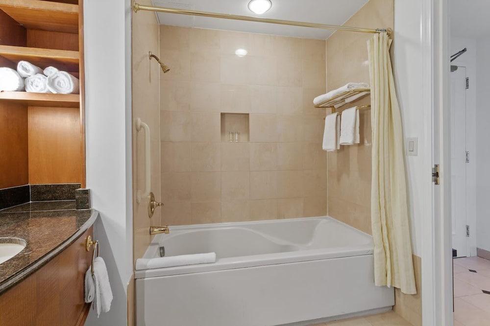 Beachfront Double Queen Hotel CozySuite