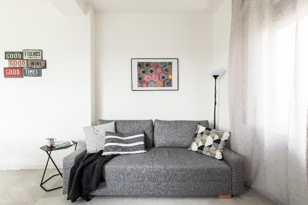 Carlotta's Home by Holiday Solutions