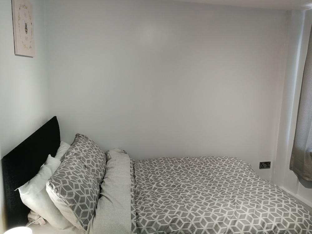 Bluewater House - Immaculate 4-bed in Greenhithe