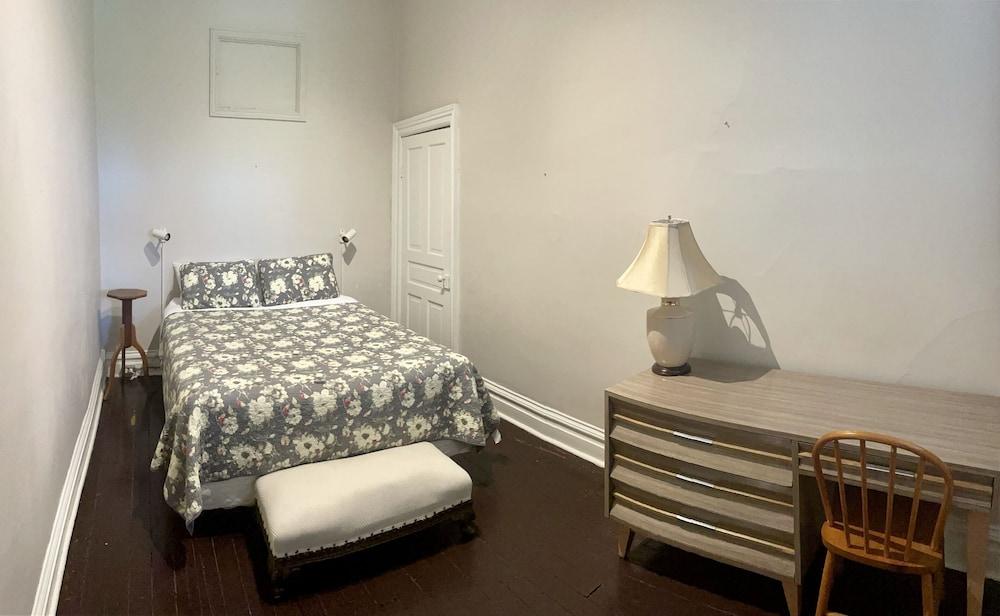 Stratford Suites - 32 Ontario St.