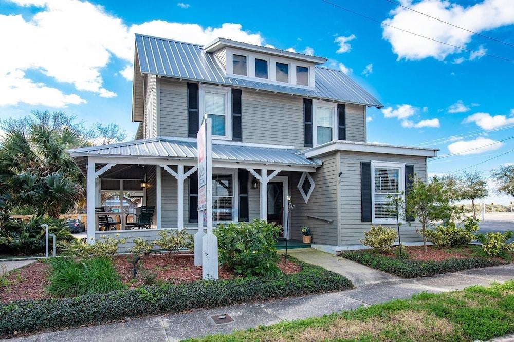 Orange Street Apartment