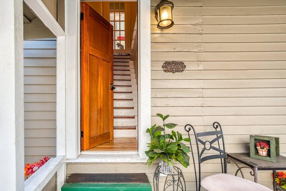 Orange Street Apartment