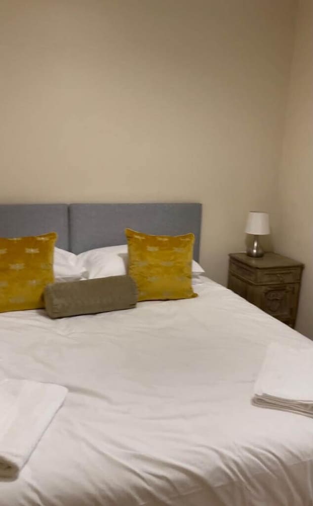 Contractor Mid week bookers