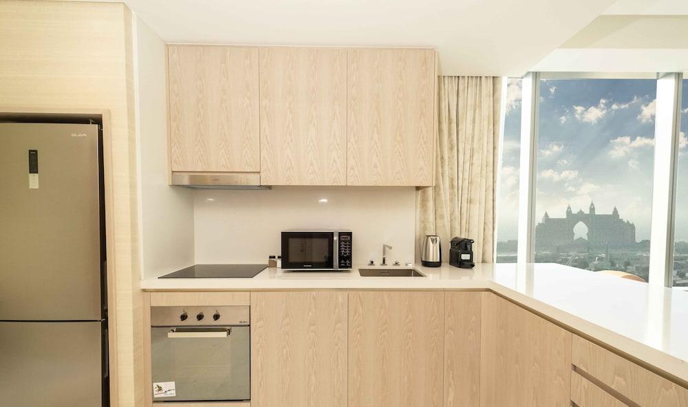 LUX Iconic Views at The Palm Tower 6