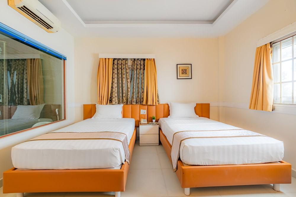 Fortune 1127 Central Hotel