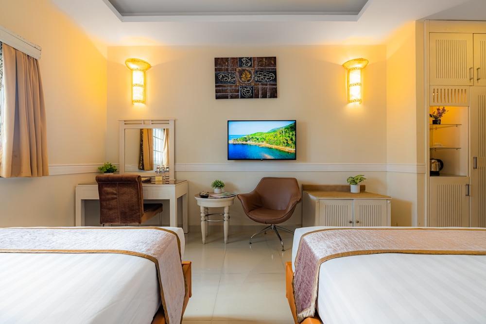 Fortune 1127 Central Hotel