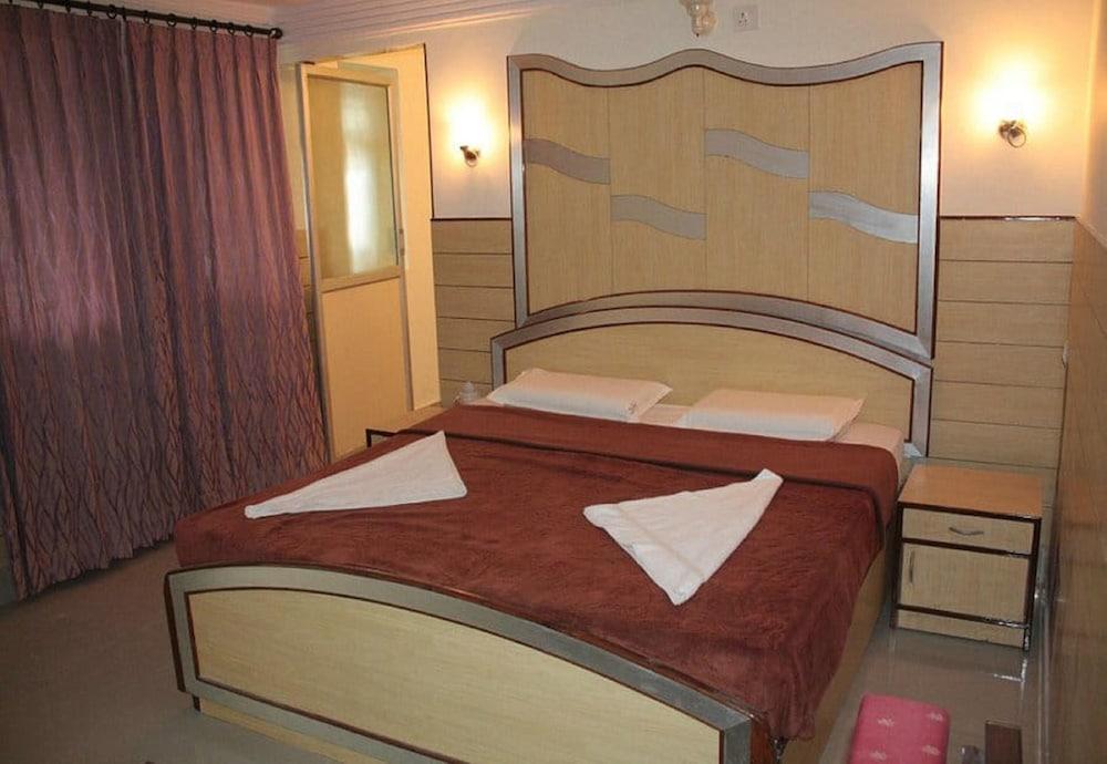 Hotel Prakaash Palace