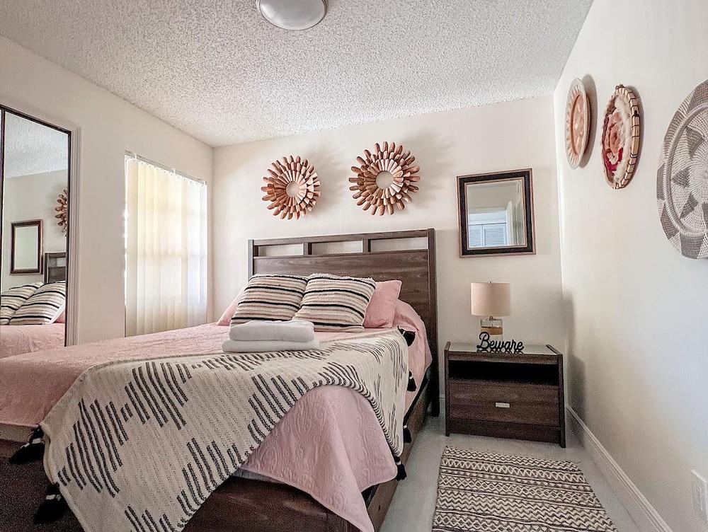 ELEGANT & LUXURY APARTMENT CLOSE DISNEY