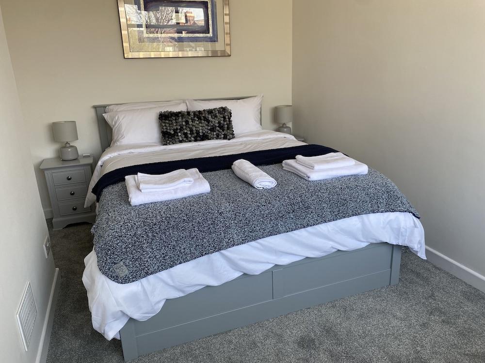 Worthing Beach 180 - 2 bed Seafront With Parking