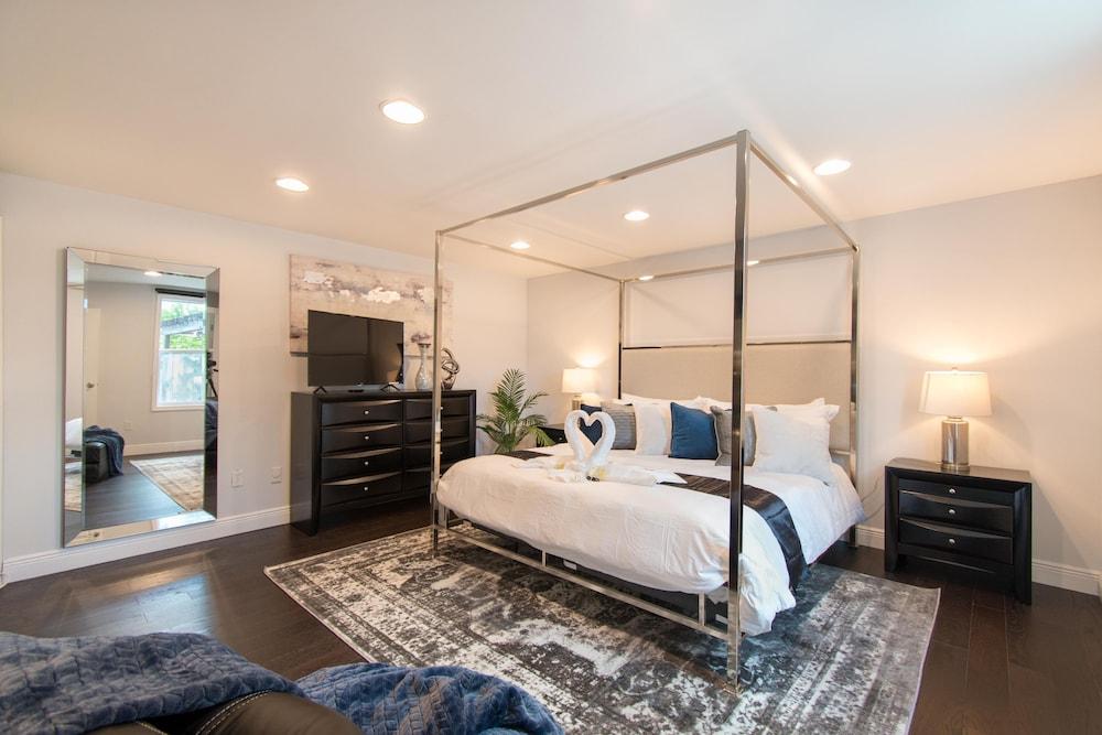 Hollywood Dream House 5 Br with POOL