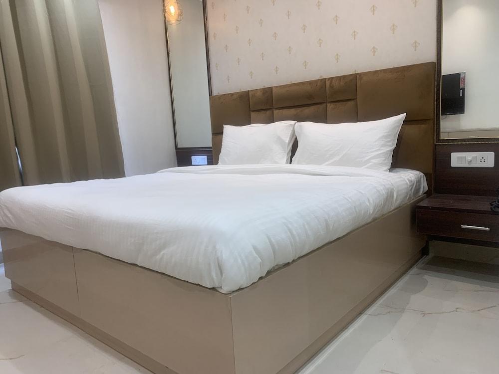 Hotel Yellow Saffron