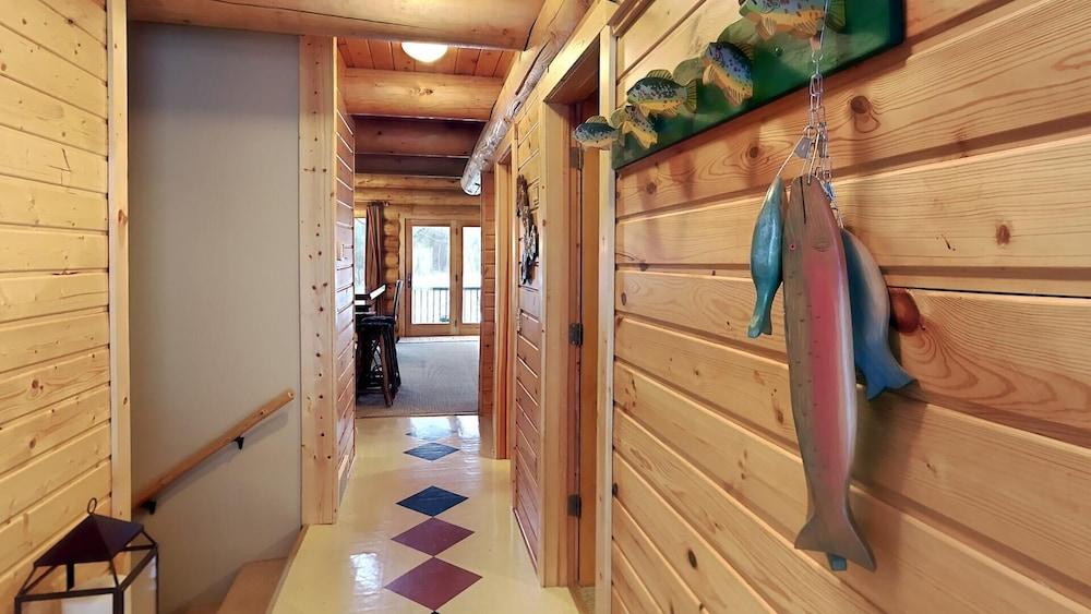 Grand View Log Cabin