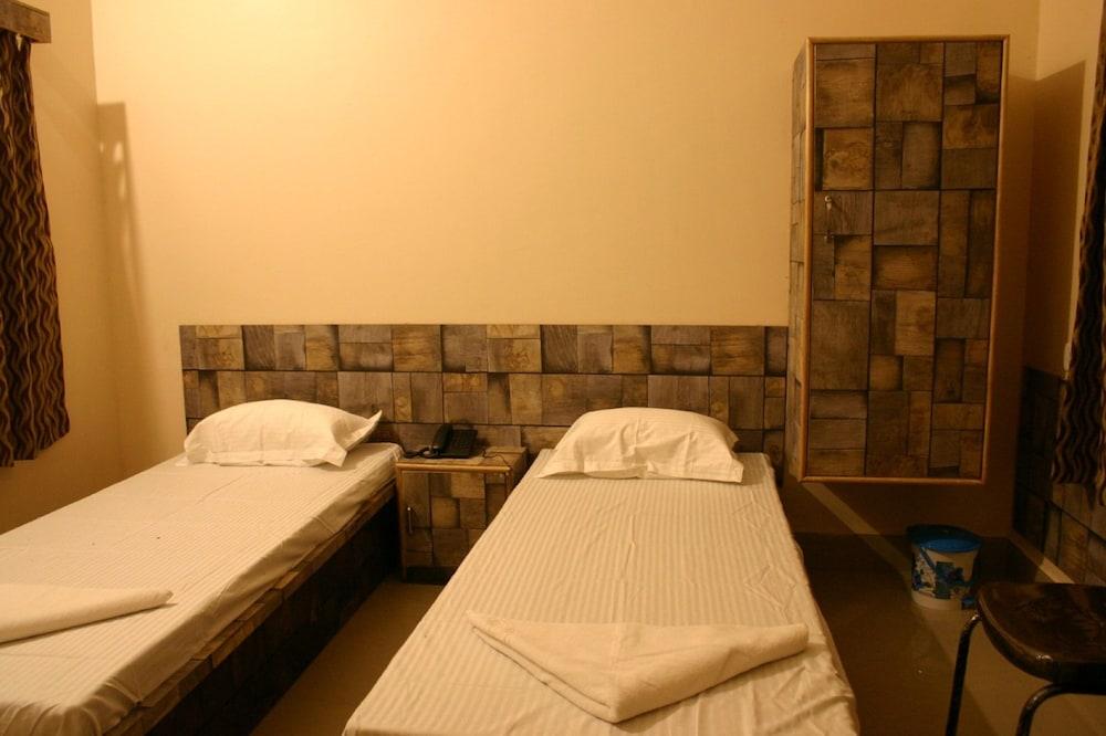 Utsav Grand by ShriGo Hotels