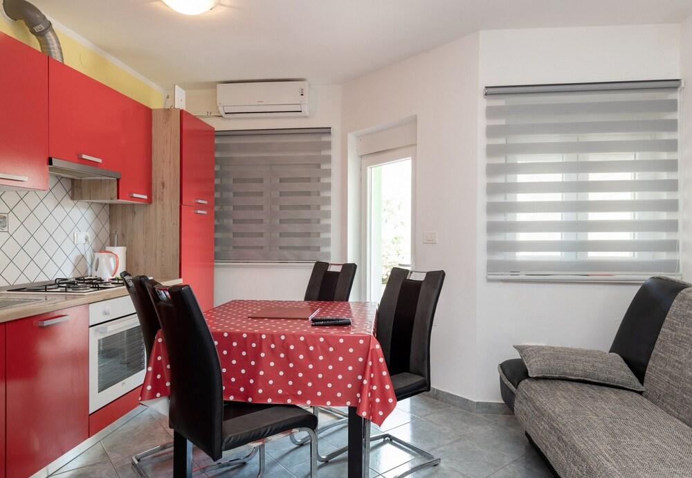 Seaside Apartment Paklenica 2