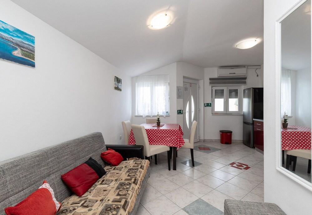 Seaside Apartment Paklenica 3