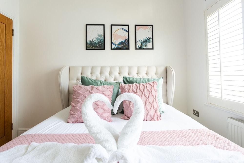 Estuary View by Sorted Stay