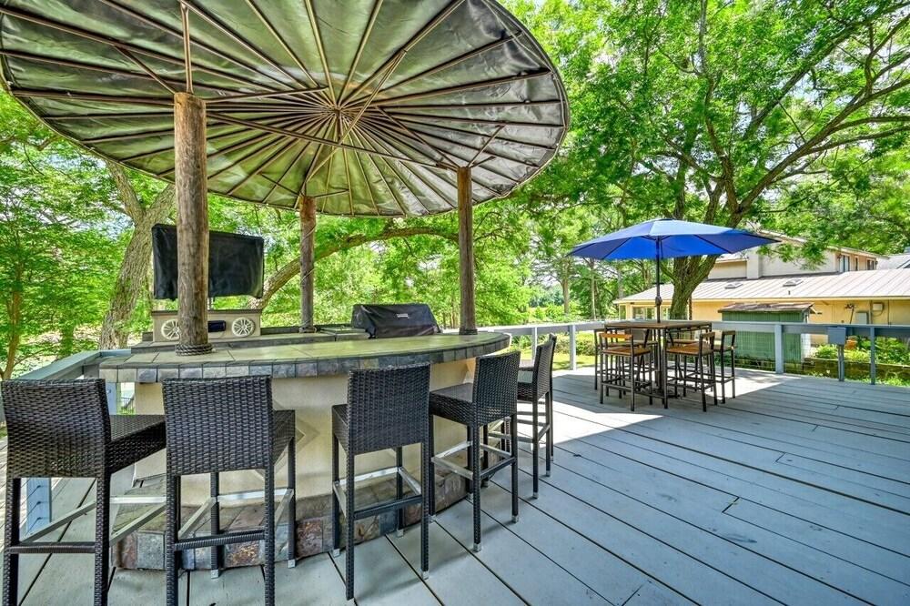 Luxury Riverfront Oasis W/boat Dock-grill-firepit!