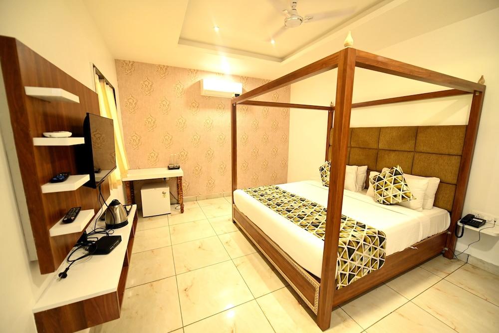 TGI Insignia Resort & Villa's