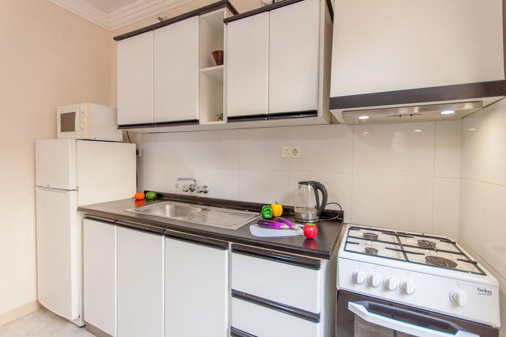 Merill Pool and Sea, charming Apart 1