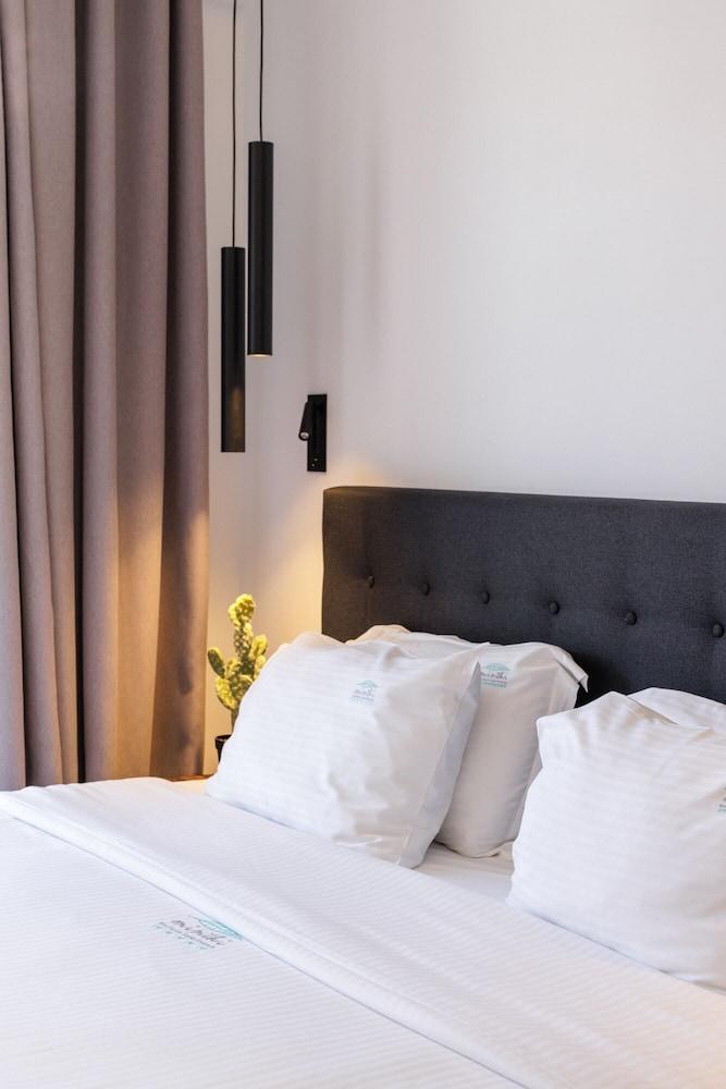 Kentro Luxury Suites