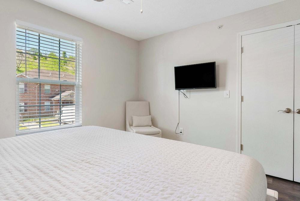 Hillside Cottage in The Vineyards Resort!