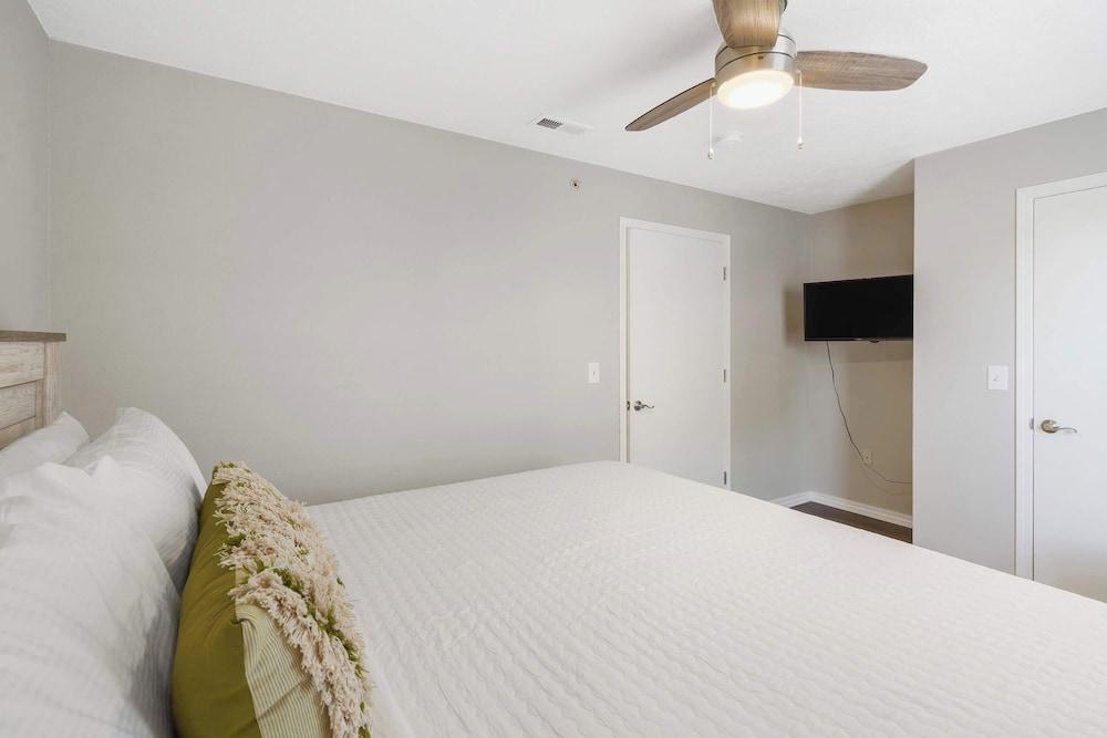 Hillside Duo - 2 Units in The Vineyards Resort