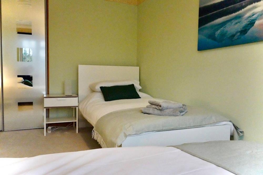 Captivating 4-bed House in Milton Keynes