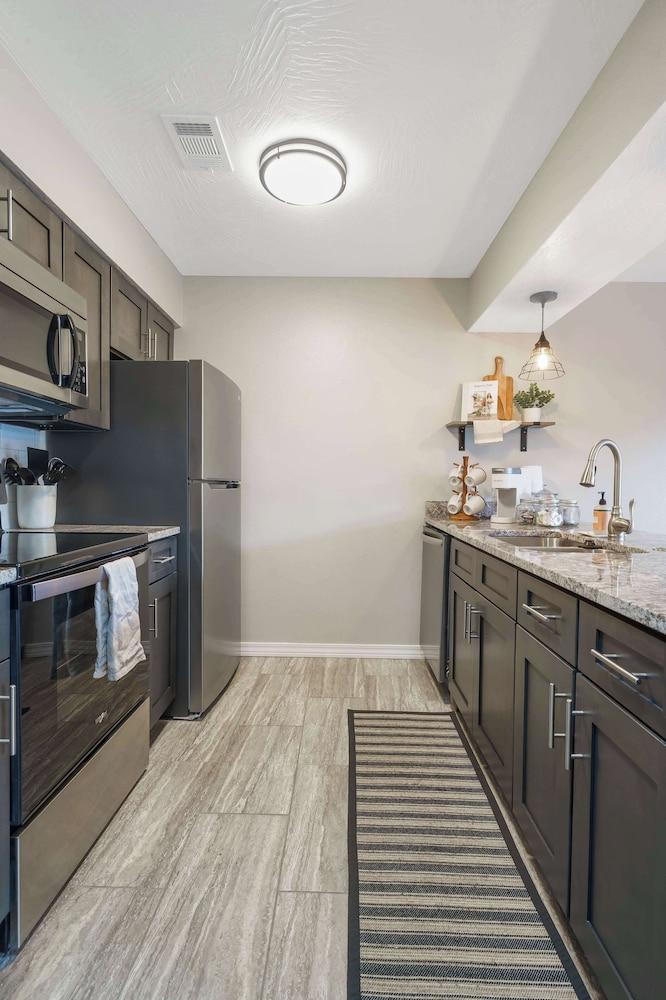 Troon Golf Bungalow - Branson - Golf Course View & On-site Amenities