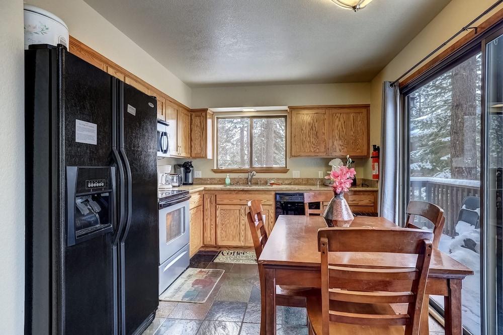 Cold Creek Chalet - Hot tub & Movie Room