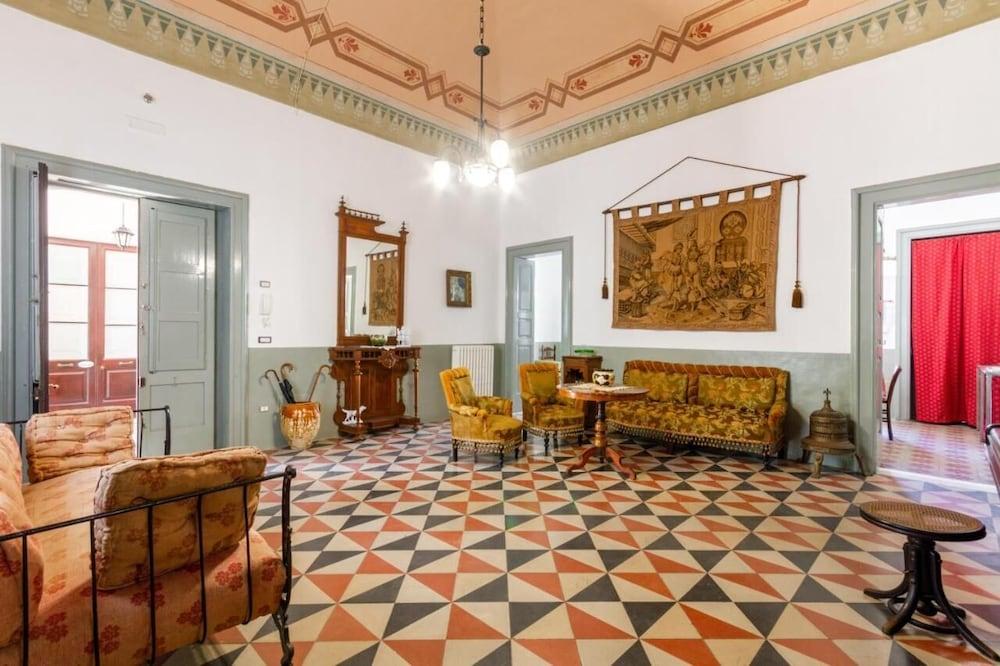 Domus Perrone Liberty Flat