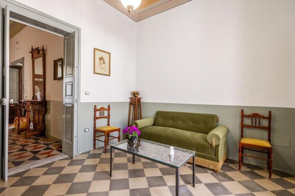 Domus Perrone Liberty Flat