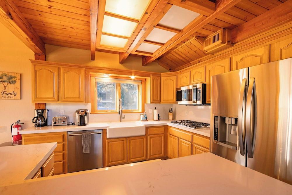 Bearfoot Lodge Near Fishing and Hiking