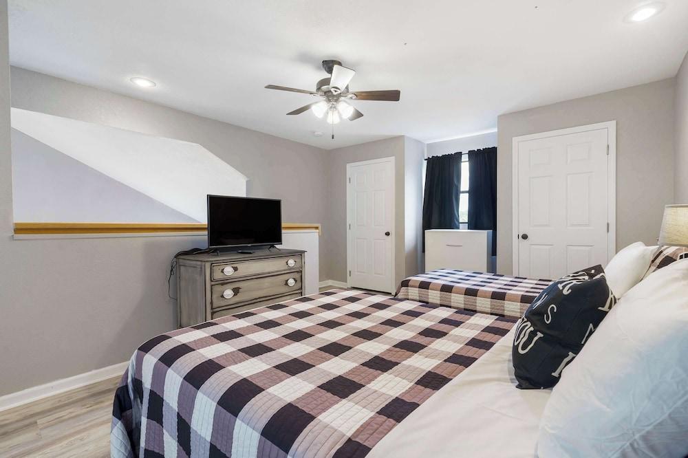 Highland Hideaway - Branson - Local Attractions, On-site Amenities & More!