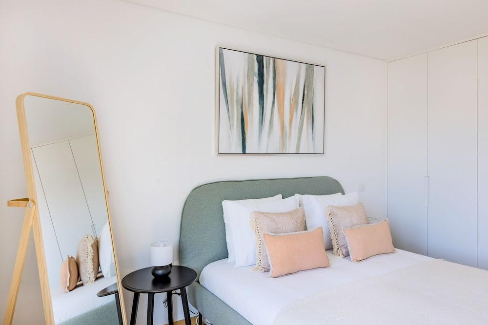 Camões Downtown with Parking