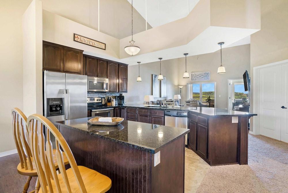 Happy Place Condo - Stunning Table Rock Lake Views