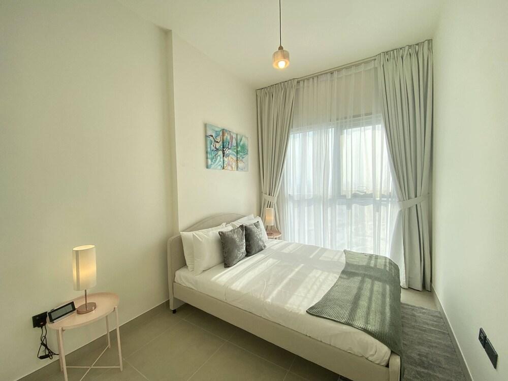 Lux BnB Collective Dubai Hills