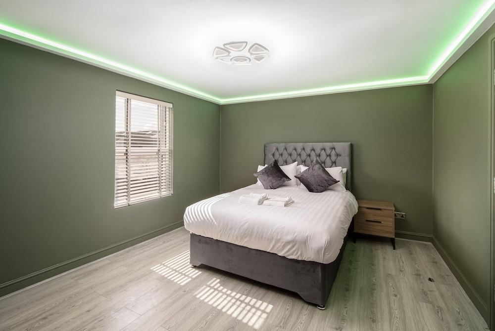 Town View Apartment by Sasco